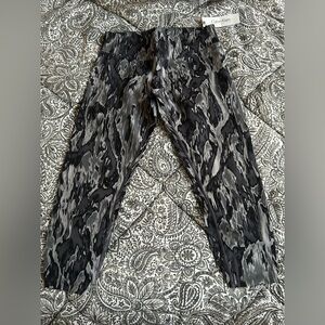 Calvin Klein Performance Capri Leggings Small Quick-Dry Watercolor Print NWT
